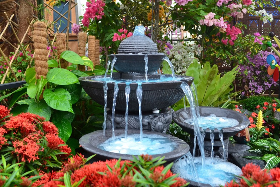 Outdoor Spaces With Water Features